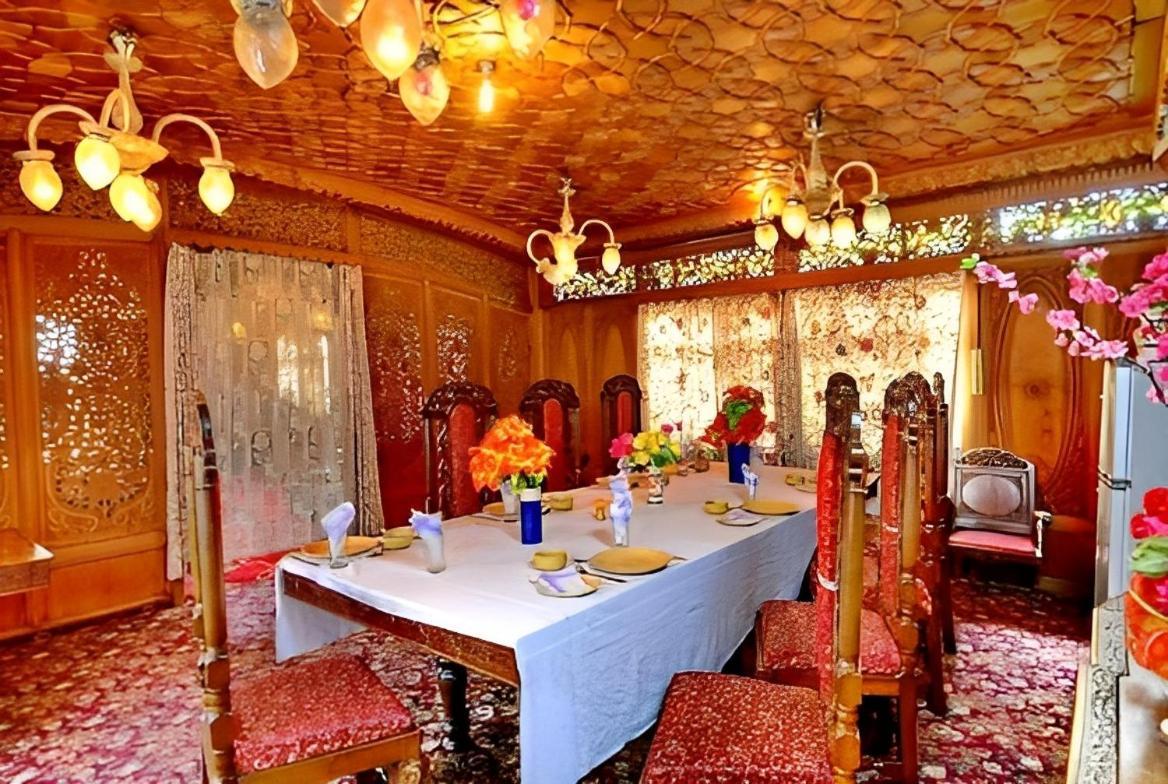 Heritage Amina Group Of Houseboats Hotel Srinagar  Exterior photo