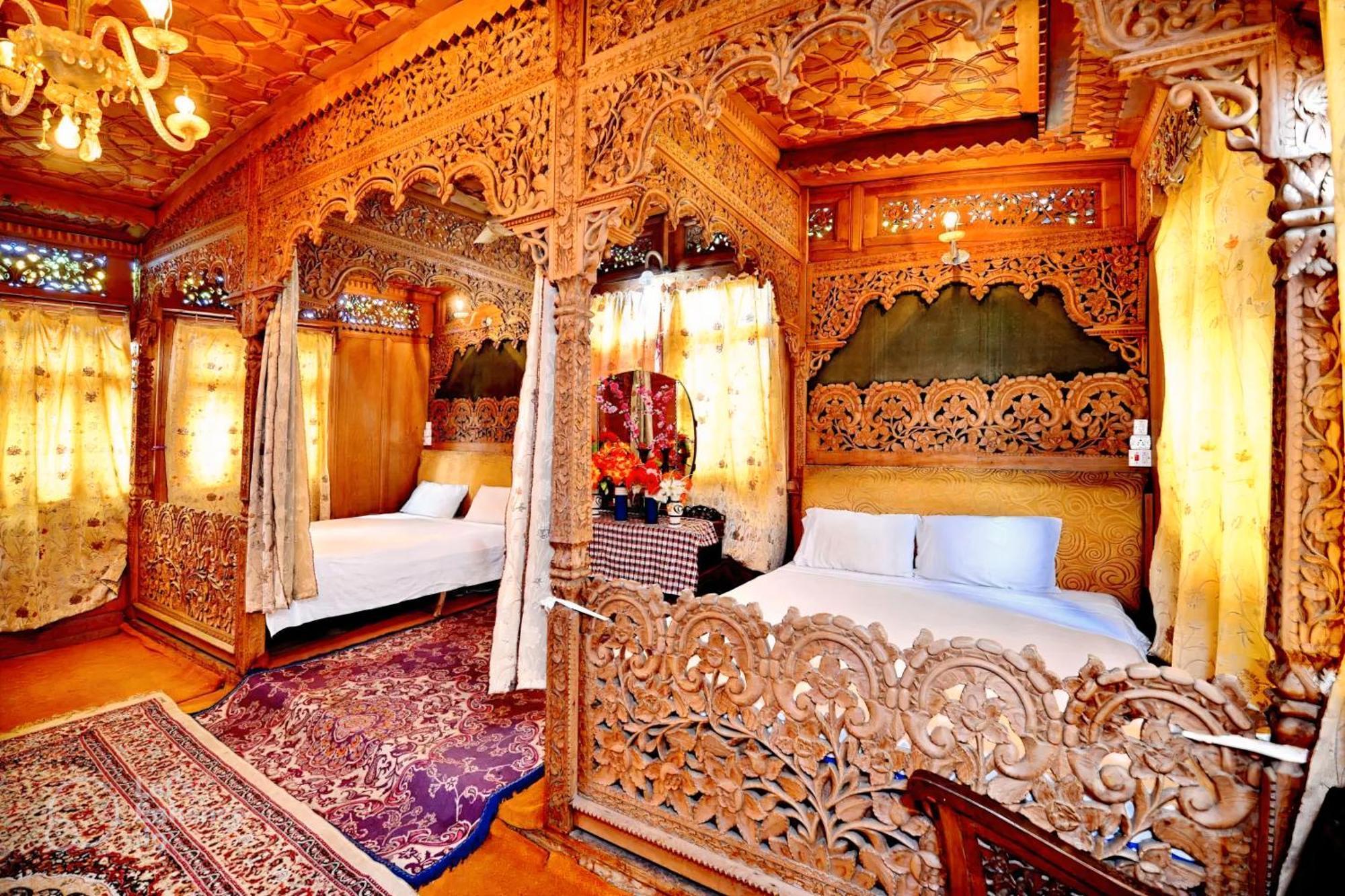Heritage Amina Group Of Houseboats Hotel Srinagar  Exterior photo