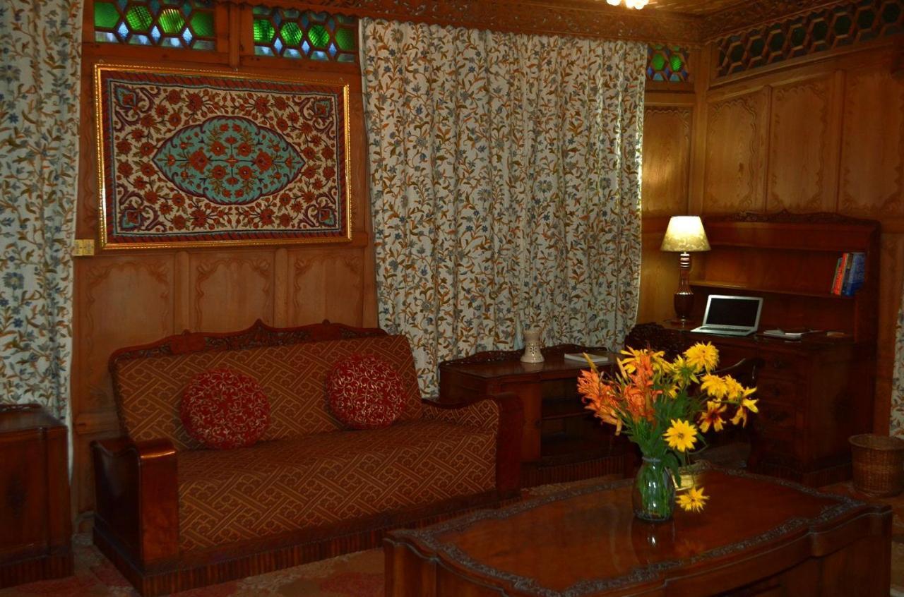 Heritage Amina Group Of Houseboats Hotel Srinagar  Exterior photo