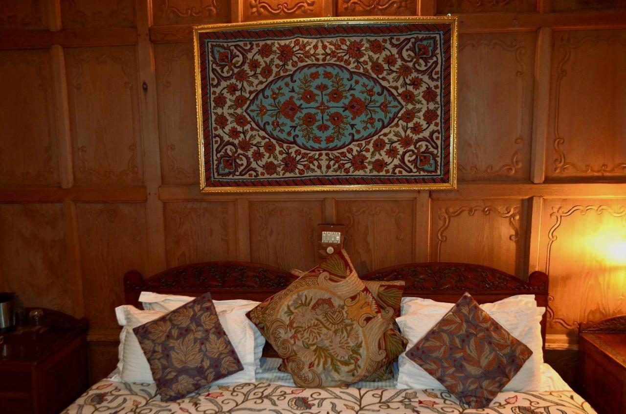 Heritage Amina Group Of Houseboats Hotel Srinagar  Exterior photo