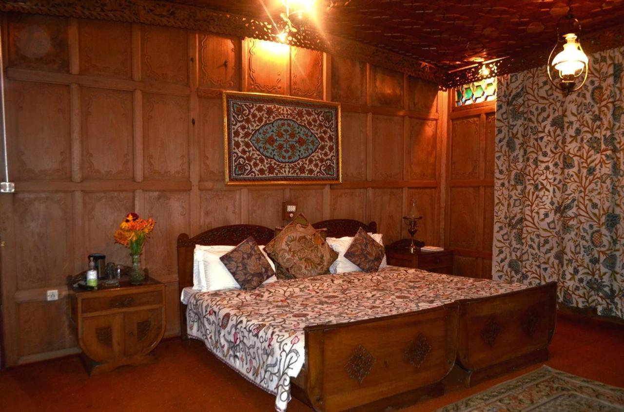 Heritage Amina Group Of Houseboats Hotel Srinagar  Exterior photo