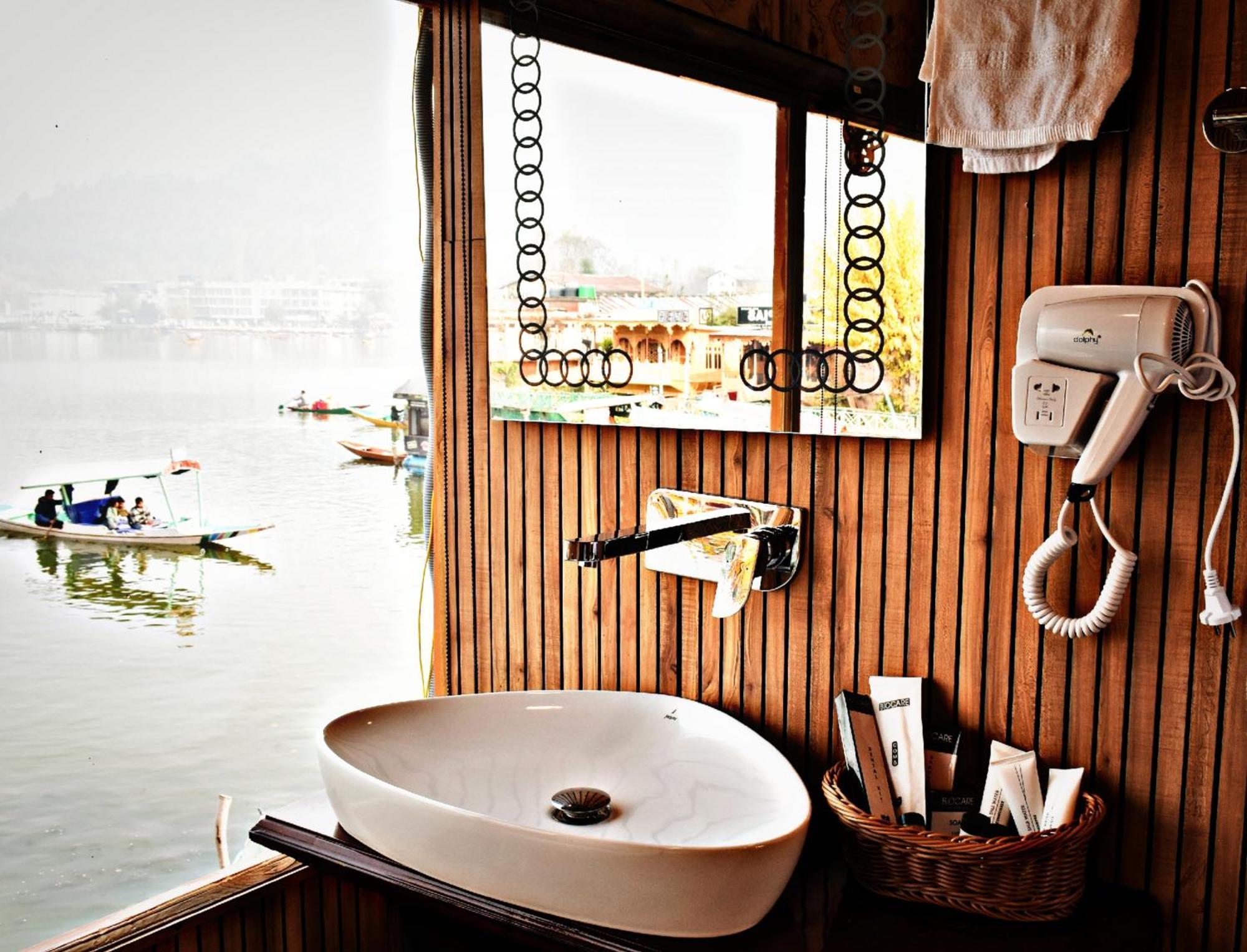 Heritage Amina Group Of Houseboats Hotel Srinagar  Exterior photo
